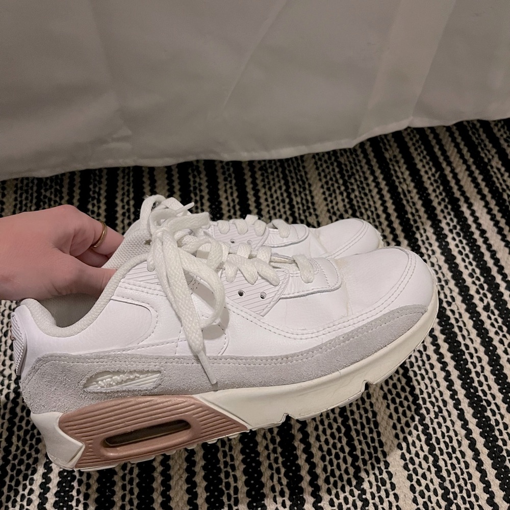 White Nike Air Max